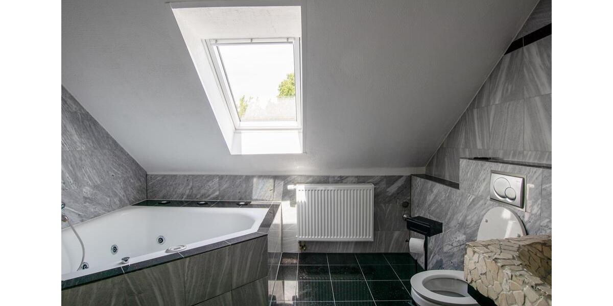 Dachgeschoßwohnung Aachen Aachen-Mitte - 2 Zimmer, 80 m&sup2;, 330.000&euro; | Angebot:26901784