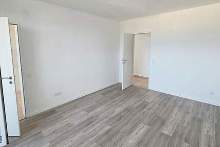 Über den Dächern mit viel Platz zum Entfalten! 3-Zimmer mit Loggia, modernes Bad, Aufzug 3 zimmer