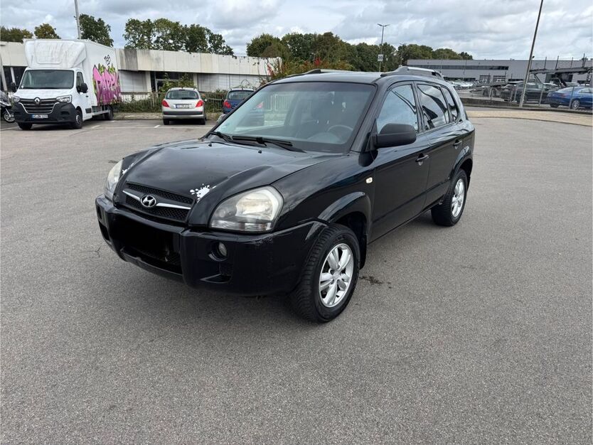 Hyundai TUCSON 200.000 km 1.990 € Aachen 52068