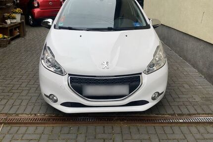 Peugeot 208 158.000 km 2.500 &euro; Hürtgenwald 52393