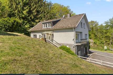 Haus zum Kaufen in Simmerath Dedenborn 149.000 € 256.77 m² 9 zimmer