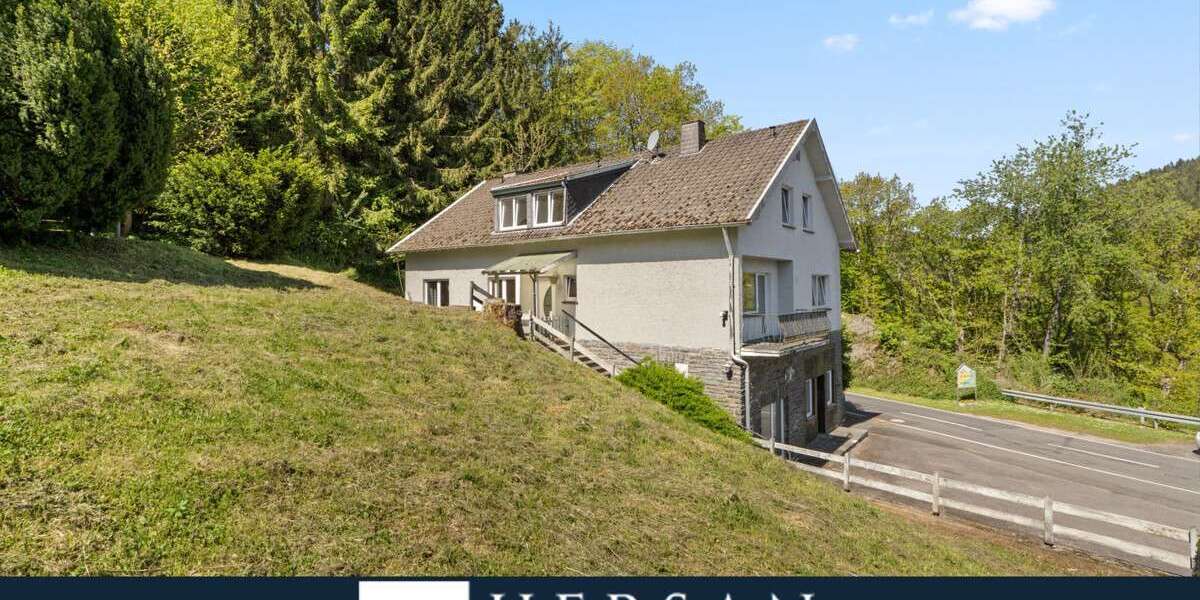 Haus zum Kaufen in Simmerath Dedenborn 149.000 € 256.77 m² 9 zimmer