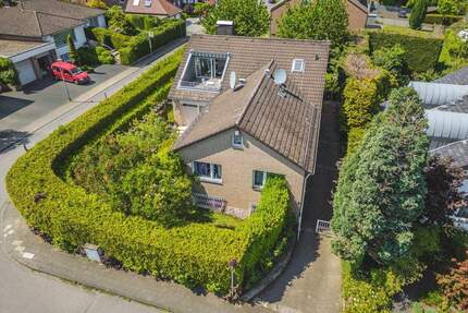 Großzügiges Zweifamilienhaus in ruhiger Wohnlage 9 zimmer