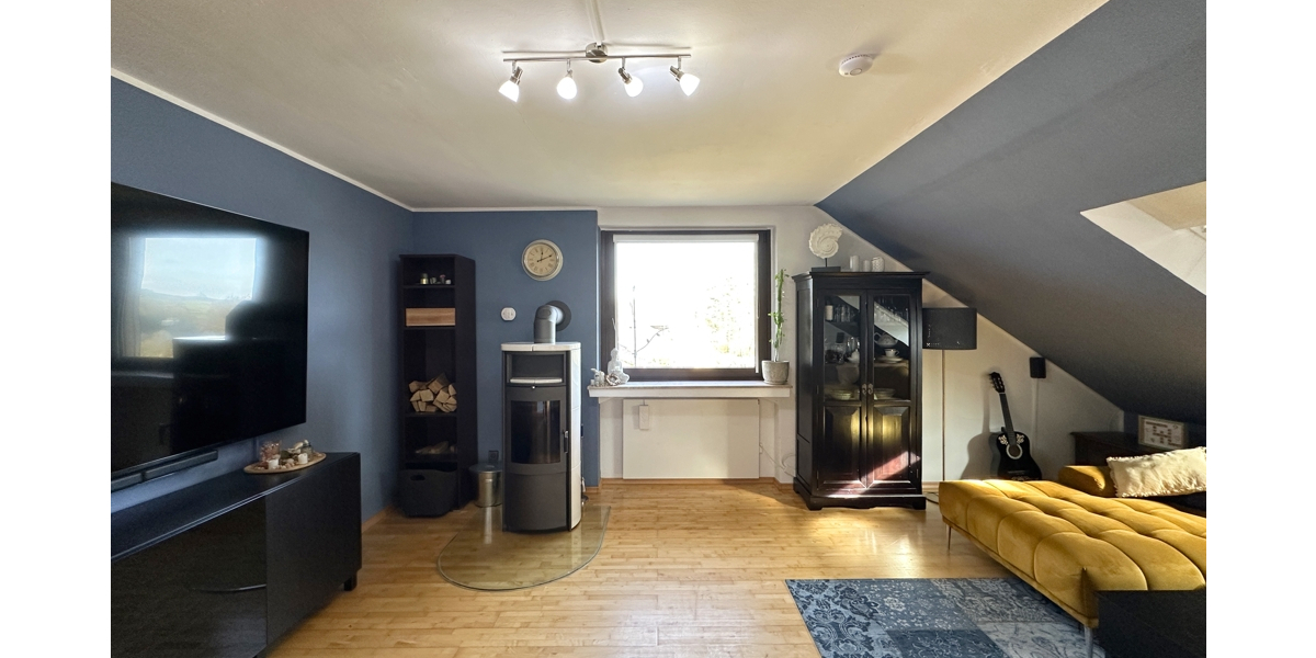 JÄSCHKE - Großzügige 4-Zimmer-Dachgeschosswohnung mit Gartenanteil und Garage 5 zimmer