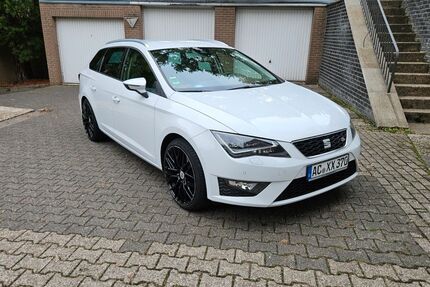 Seat Leon 128.000 km 14.999 € Aachen 52066