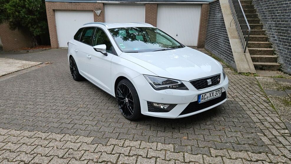 Seat Leon 128.000 km 14.999 € Aachen 52066