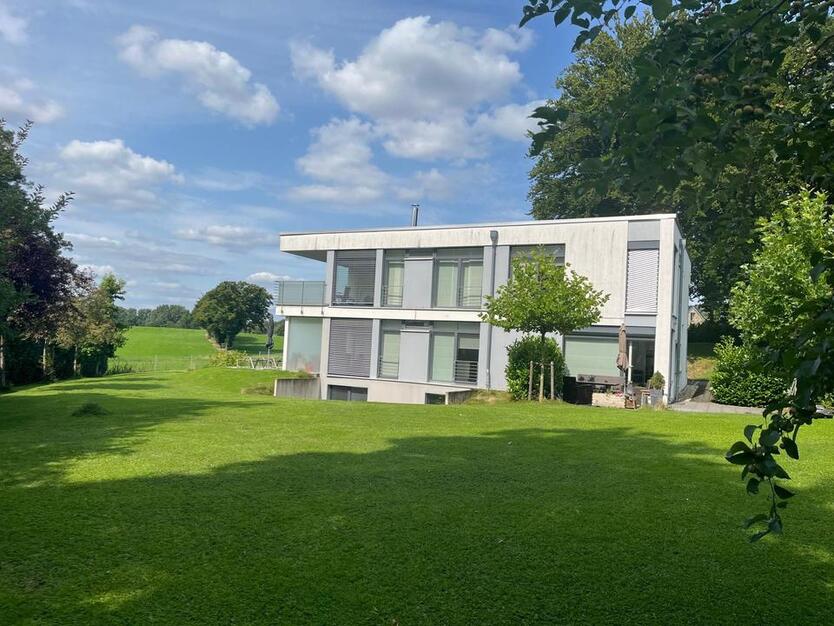 Alleinlage Villa im Privatweg mit EinliegerWohnung und Weitsicht,