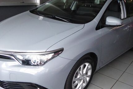Toyota Auris 83.820 km 12.490 &euro; Herzogenrath 52134