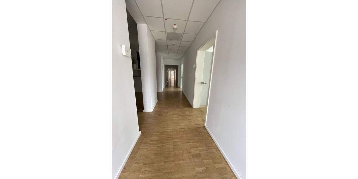 Moderner Gewerbepark mit über 11.000 m² Büro-, Lager- und Produktionsfläche zimmer