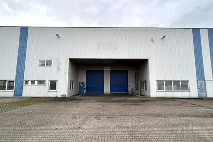 Großzügige Gewerbehalle mit Büro- und Sozialtrakt zimmer