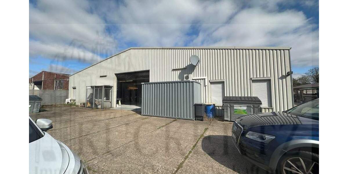 Gewerbehalle mit Parkplätzen zimmer