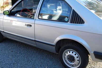 Opel Kadett 20.500 km 6.500 &euro; Aachen 52078
