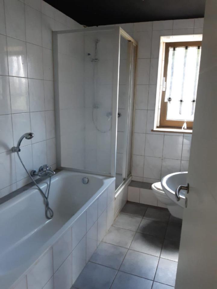 WohnungHaus mit ca. 220 m² bestehend aus 2 Wohneinheiten