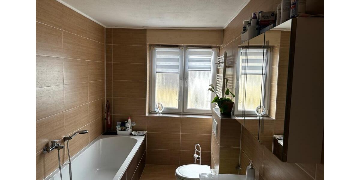 Reihenhaus Düren Mariaweiler-Hoven - 8 Zimmer, 200 m&sup2;, 365.000&euro; | Angebot:25205111