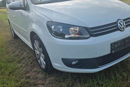 VW Touran 234.391 km 5.890 &euro; Kreuzau 52372