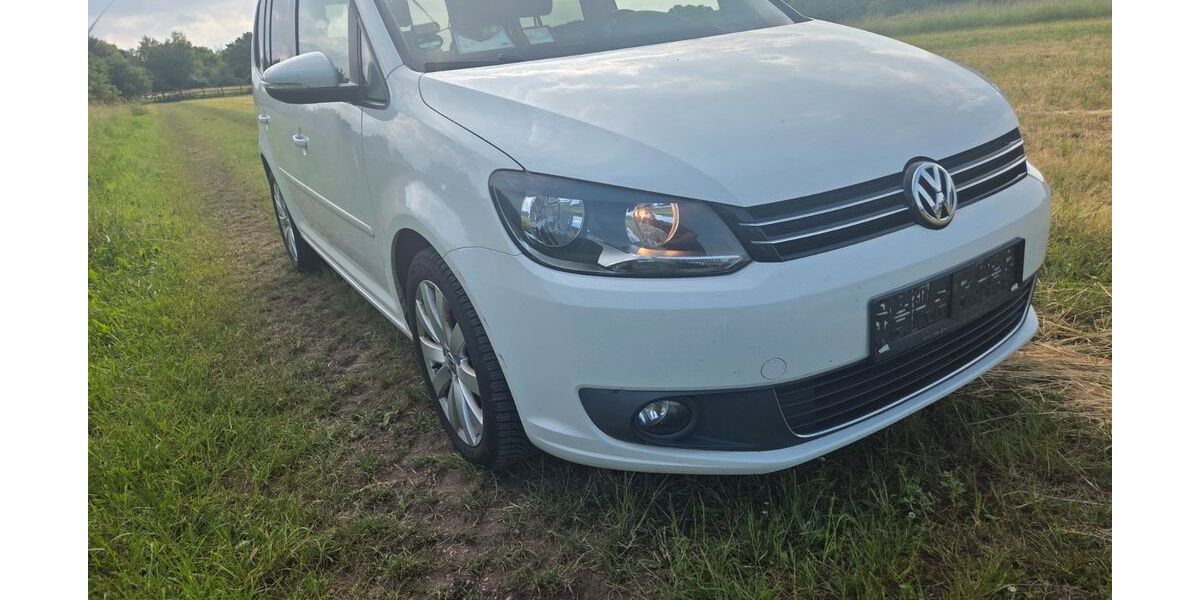 VW Touran 234.391 km 5.890 &euro; Kreuzau 52372