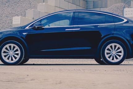Tesla Model X 27.000 km 69.000 € Aachen 52074