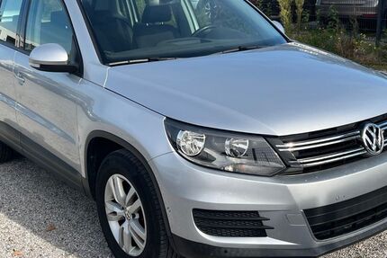 VW Tiguan 108.000 km 8.780 € Düren 52351