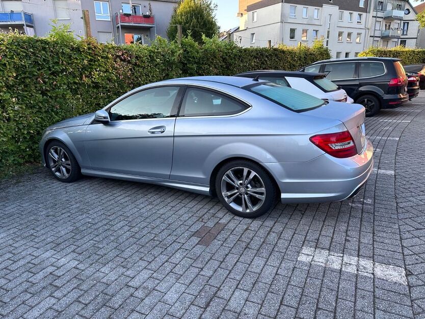 Mercedes-Benz C 250 192.000 km 9.900 € Aachen 52070
