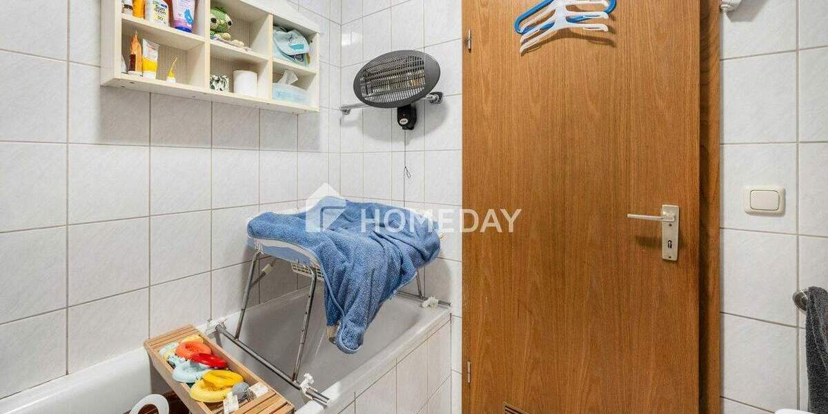 Lichtdurchflutetes EG mit offener Küche, überdachter Terrasse und klarer Raumaufteilung 3 zimmer