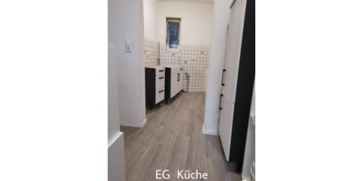 Zentral gelegenes Reihenhaus teilsaniert in Düren 5 zimmer