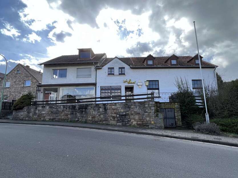 Haus zum Kaufen in Kreuzau 285.000 € 350 m²