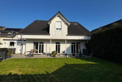 Freistehendes luxuriöses Einfamilienhaus provisionsfrei 200m² zimmer