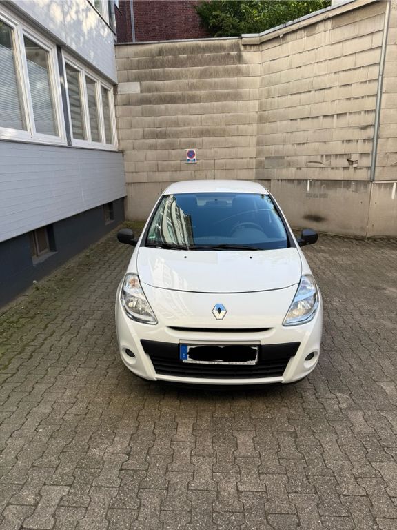 Renault Clio 83.000 km 3.899 € Aachen 52064