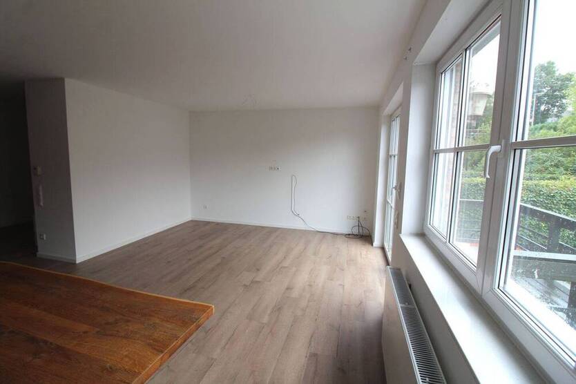 Helle Maisonette-Eigentumswohnung mit Balkon im Zentrum von Übach- Baujahr 1998