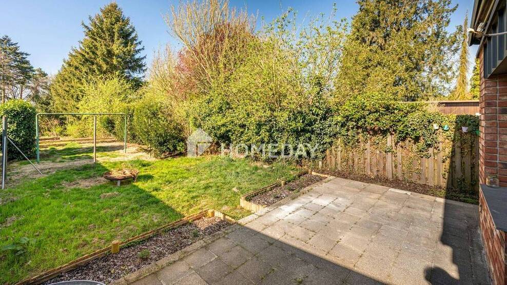 Raum für die ganze Familie - Charmantes Zweifamilienhaus mit Gartenidylle