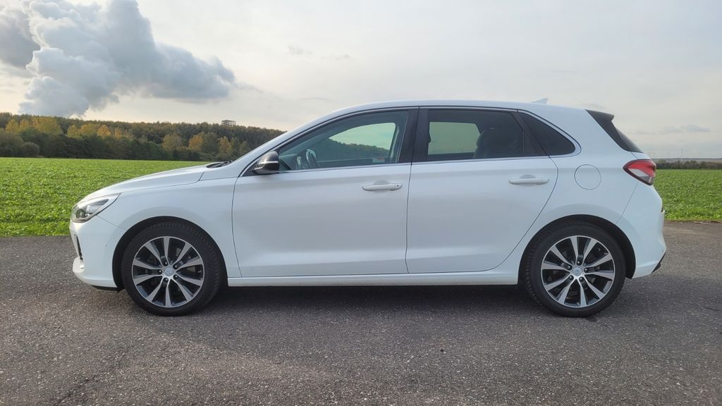 Hyundai i30 99.800 km 10.890 &euro; Inden 52459