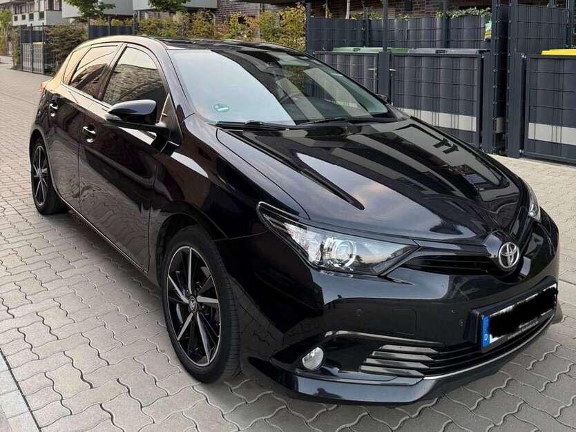 Toyota Auris 153.000 km 12.999 € Düren 52351