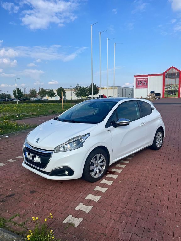 Peugeot 208 243.000 km 4.399 € Düren 52351