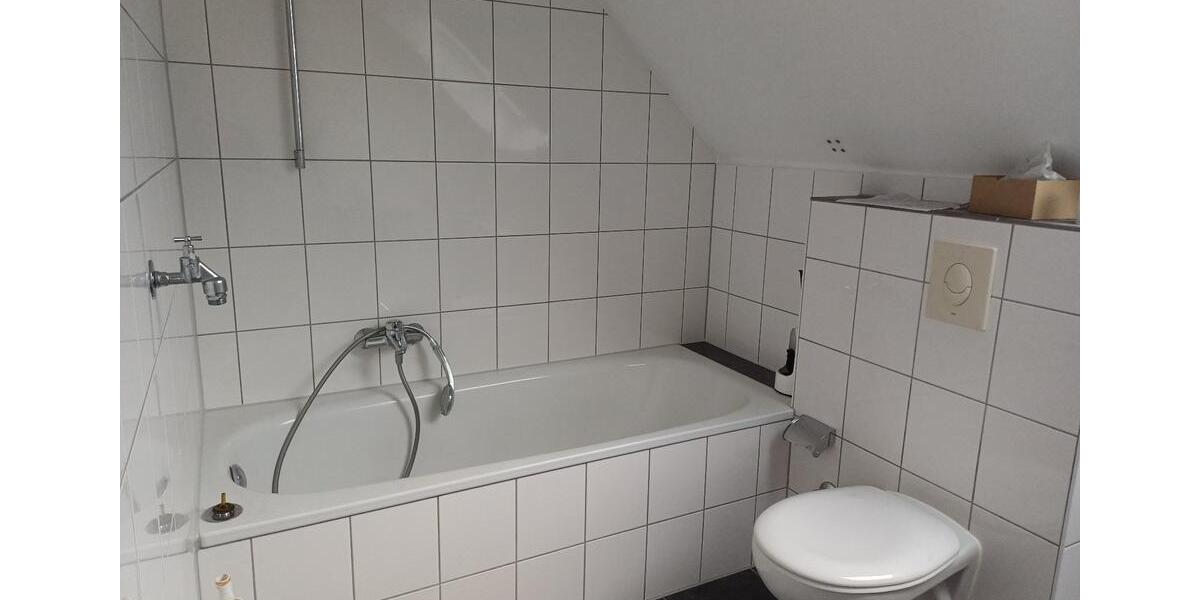 Dachgeschoßwohnung Aachen Eilendorf - 3 Zimmer, 80 m&sup2;, 680&euro; | Angebot:25656547