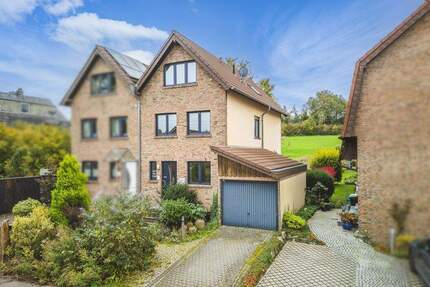 Geräumige Doppelhaushälfte in beliebter Wohnlage mit Garage 5 zimmer