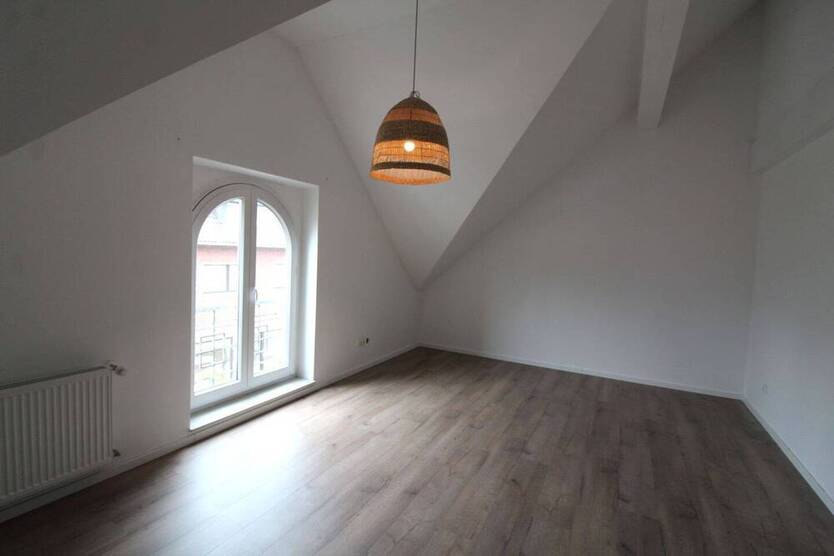 Helle Maisonette-Eigentumswohnung mit Balkon im Zentrum von Übach- Baujahr 1998