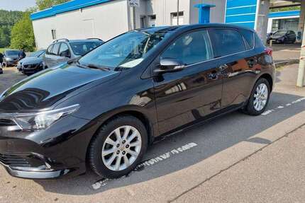 Toyota Auris 108.000 km 9.600 &euro; Eschweiler 52249