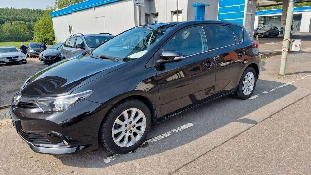 Toyota Auris 108.000 km 9.600 &euro; Eschweiler 52249