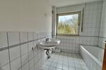 *** WEDOW *** Zweifamilienhaus mit Balkon, Garten & Stellplätzen – Wohnen & Investieren