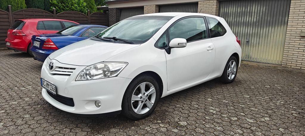 Toyota Auris 156.500 km 4.200 € Würselen 52146