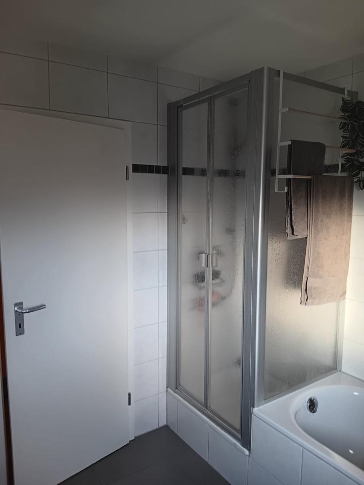 Helle 4-Zimmer-Wohnung mit Balkon, Garage in Eschweiler-Weisweile zimmer