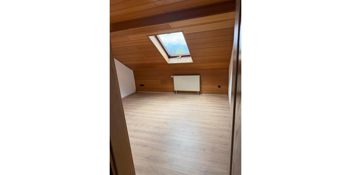 Doppelhaushälfte Alsdorf - 6 Zimmer, 180 m&sup2;, 1.550&euro; | Angebot:26241547