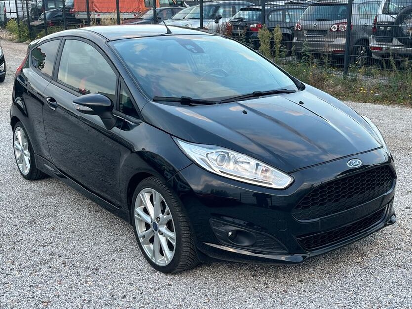 Ford Fiesta 113.000 km 5.980 € Düren 52351