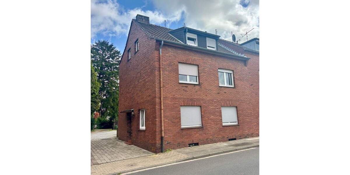 Reiheneckhaus - mit großem Garten - 899 m² Grundstück - zwei Garagen - in guter Lage von Kohlscheid (Herzogenrath) - derzeit an zwei Mieter vermietet 7 zimmer