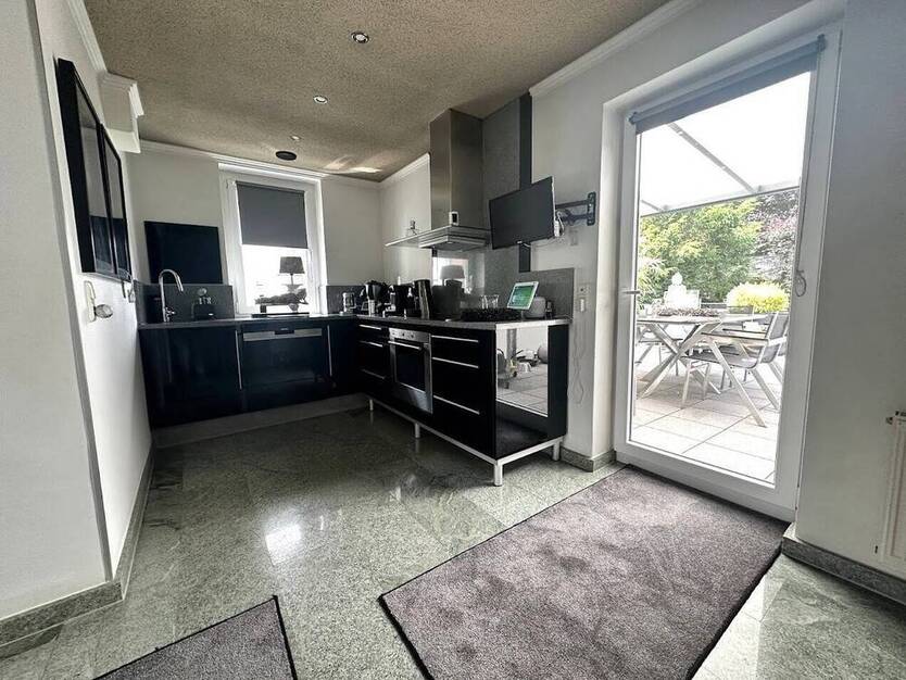 **ZUHAUSE für zwei Familien oder eine Großfamilie auf TRAUMgrundstück und Platz für viele PKW**