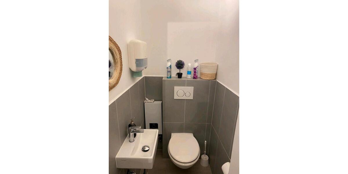 helle und geräumige PraxisBüro zimmer