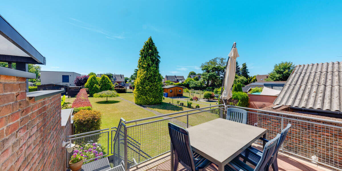 Zwei Einfamilienhäuser mit großem Garten in ruhiger Wohnlage von DürenArnoldsweiler 8 zimmer