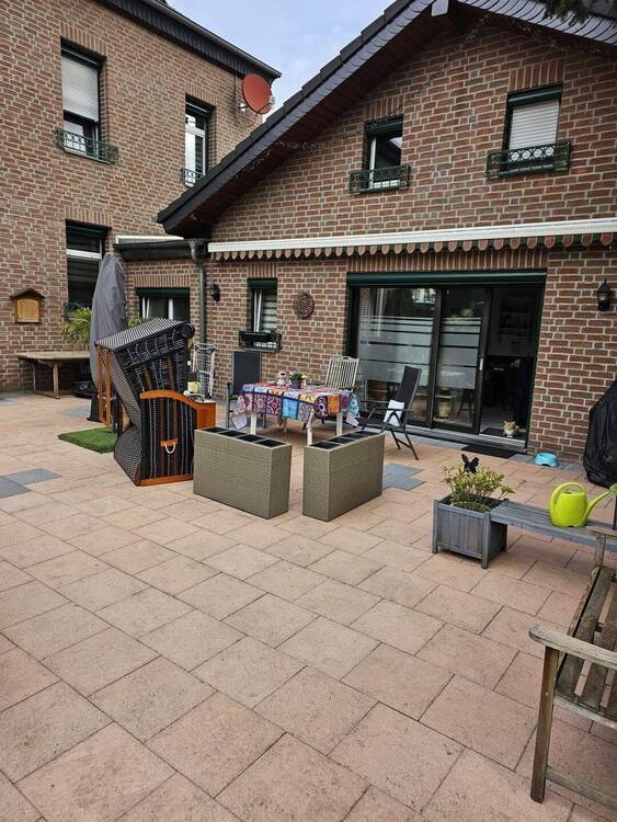 Exklusives Mehrfamilienhaus in Herzogenrath-Kohlscheid - Wohnen, Vermieten oder Verbinden!
