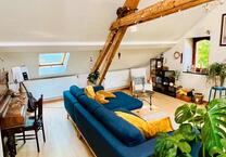 Wunderschöne helle 3-Zimmer-Altbau-Wohnung mit Traumgarten