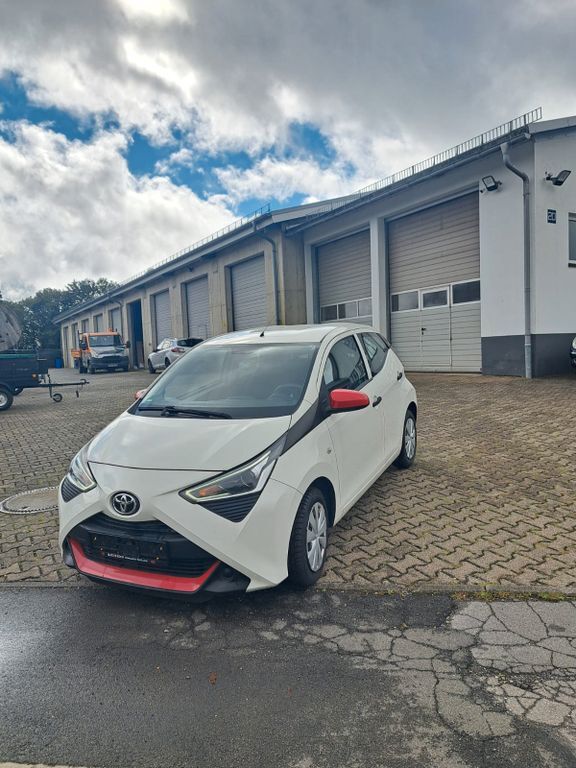 Toyota Aygo (X) 49.392 km 9.850 € Roetgen 52159